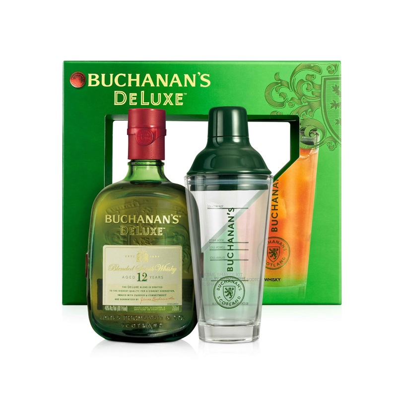Buchanans Deluxe aged 12 years with a Shaker gift set